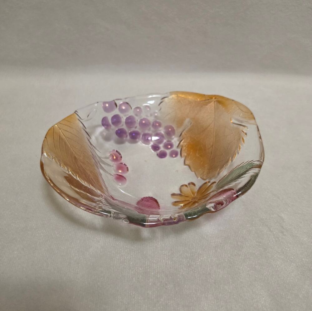 Vintage Frosted Clear Glass Fruit Bowl Embossed Grapes Strawberries Floral 7 in